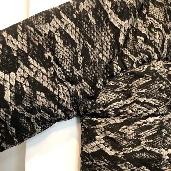 One Teaspoon Snake Print Puffer Jacket Size Large Oversized - Picture 7 of 10